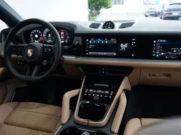 PORSCHE Cayenne Coupe E-Hybrid P-Display Burmester MEGA!