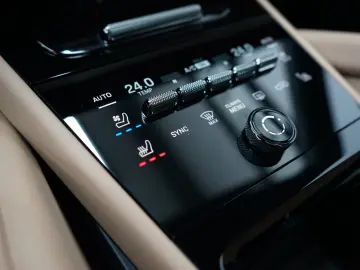 PORSCHE Cayenne Coupe E-Hybrid P-Display Burmester MEGA!