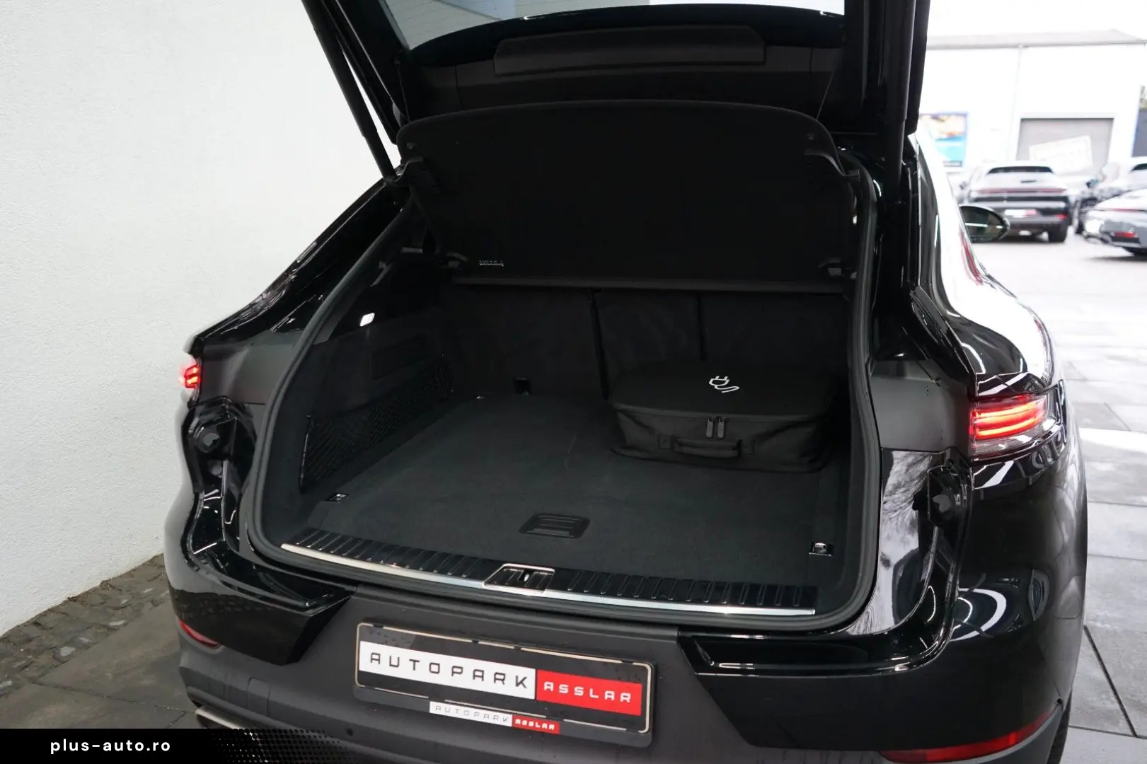 PORSCHE Cayenne Coupe E-Hybrid P-Display Burmester MEGA!