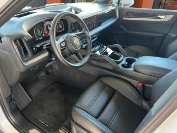 PORSCHE Cayenne Coupe E-Hyb Massage · Matrix · MY 2025