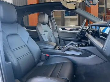 PORSCHE Cayenne Coupe E-Hyb Massage · Matrix · MY 2025