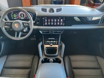 PORSCHE Cayenne Coupe E-Hyb Massage · Matrix · MY 2025