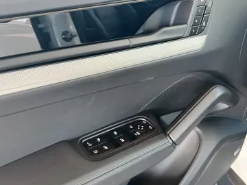 PORSCHE Cayenne Coupe E-Hyb Massage · Matrix · MY 2025