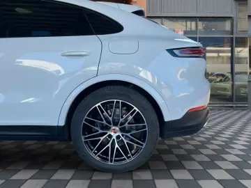 PORSCHE Cayenne Coupe E-Hyb Massage · Matrix · MY 2025