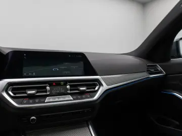 BMW 330e xD M Sport Laser Glasdach PDC HUD DAB HiFi