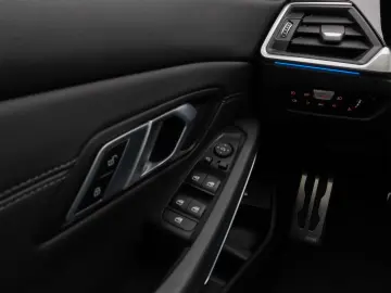 BMW 330e xD M Sport Laser Glasdach PDC HUD DAB HiFi