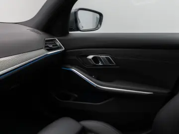 BMW 330e xD M Sport Laser Glasdach PDC HUD DAB HiFi