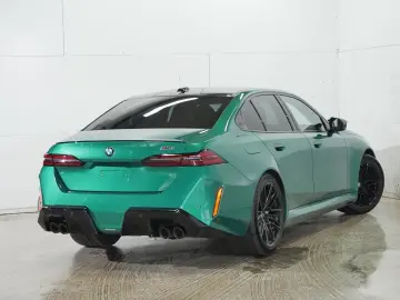 BMW M5 Limousine  Sitzbelüftung  Glasdach  Bowers&Wi