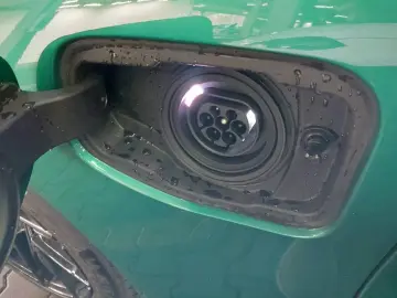 BMW M5 Limousine  Sitzbelüftung  Glasdach  Bowers&Wi