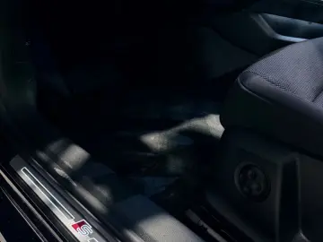 AUDI A4 Lim. 40 TDI quattro S line LED NAVI Rfk PDC