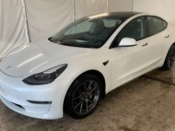 TESLA Model 3 Dual AWD Wärmepumpe Autopilot 3 Kam Pano