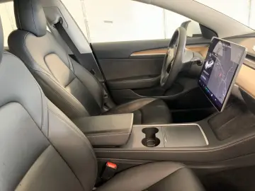 TESLA Model 3 Dual AWD Wärmepumpe Autopilot 3 Kam Pano