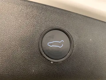 TESLA Model 3 Dual AWD Wärmepumpe Autopilot 3 Kam Pano