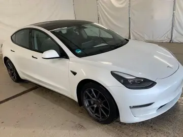 TESLA Model 3 Dual AWD Wärmepumpe Autopilot 3 Kam Pano