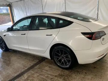 TESLA Model 3 Dual AWD Wärmepumpe Autopilot 3 Kam Pano