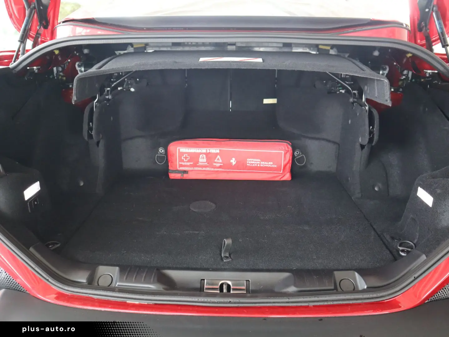 FERRARI Portofino M 3.9T V8 Rosso Cavallino Scuderia 20