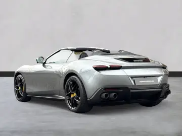 FERRARI Roma Spider  LED-Scheinwerfer 20 Zoll Felge