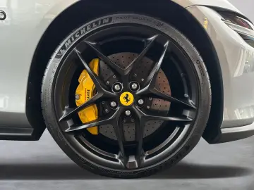 FERRARI Roma Spider  LED-Scheinwerfer 20 Zoll Felge