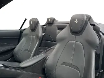 FERRARI Roma Spider  LED-Scheinwerfer 20 Zoll Felge