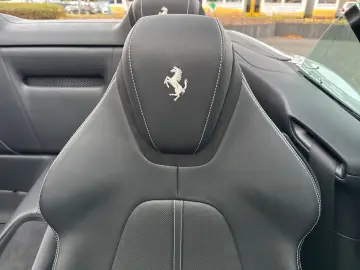 FERRARI Roma Spider  LED-Scheinwerfer 20 Zoll Felge