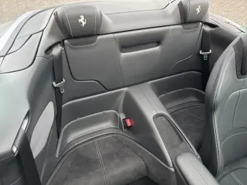 FERRARI Roma Spider  LED-Scheinwerfer 20 Zoll Felge