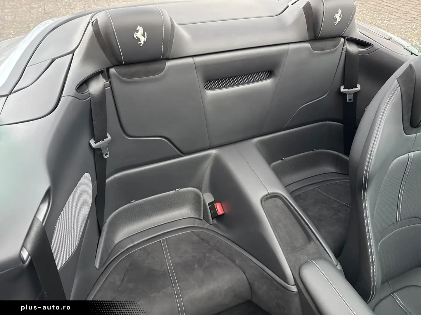 FERRARI Roma Spider  LED-Scheinwerfer 20 Zoll Felge