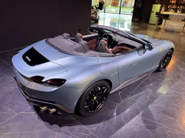 FERRARI Roma Spider Dt. Auto 1. Hand u-frei LED-Lenkrad