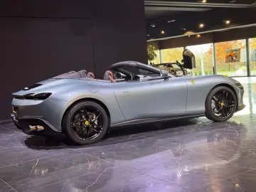 FERRARI Roma Spider Dt. Auto 1. Hand u-frei LED-Lenkrad