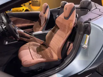 FERRARI Roma Spider Dt. Auto 1. Hand u-frei LED-Lenkrad