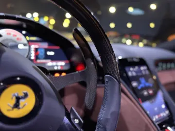 FERRARI Roma Spider Dt. Auto 1. Hand u-frei LED-Lenkrad