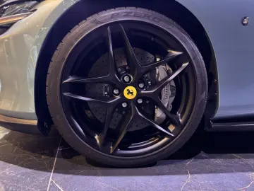 FERRARI Roma Spider Dt. Auto 1. Hand u-frei LED-Lenkrad