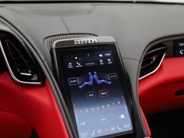 FERRARI Roma Spider - NERO PUROSANGUE - FERRARI HAMBURG