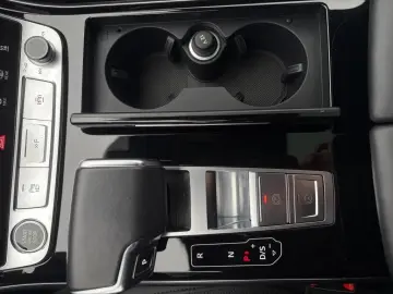 AUDI A8 55 TFSI quattro PANO STAHZG B&O HUD ASSIST