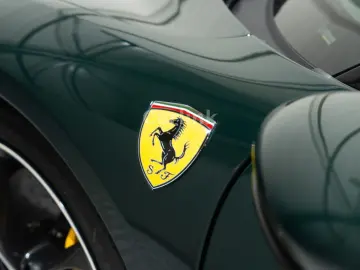 FERRARI 296 GTS -LIFT-VERDE BRITISH-VOLL-CARBON INT EXT-