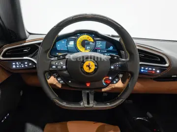 FERRARI 296 GTS -LIFT-VERDE BRITISH-VOLL-CARBON INT EXT-