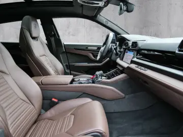 LAMBORGHINI Urus SE Blu Okeanos  Night VIsion