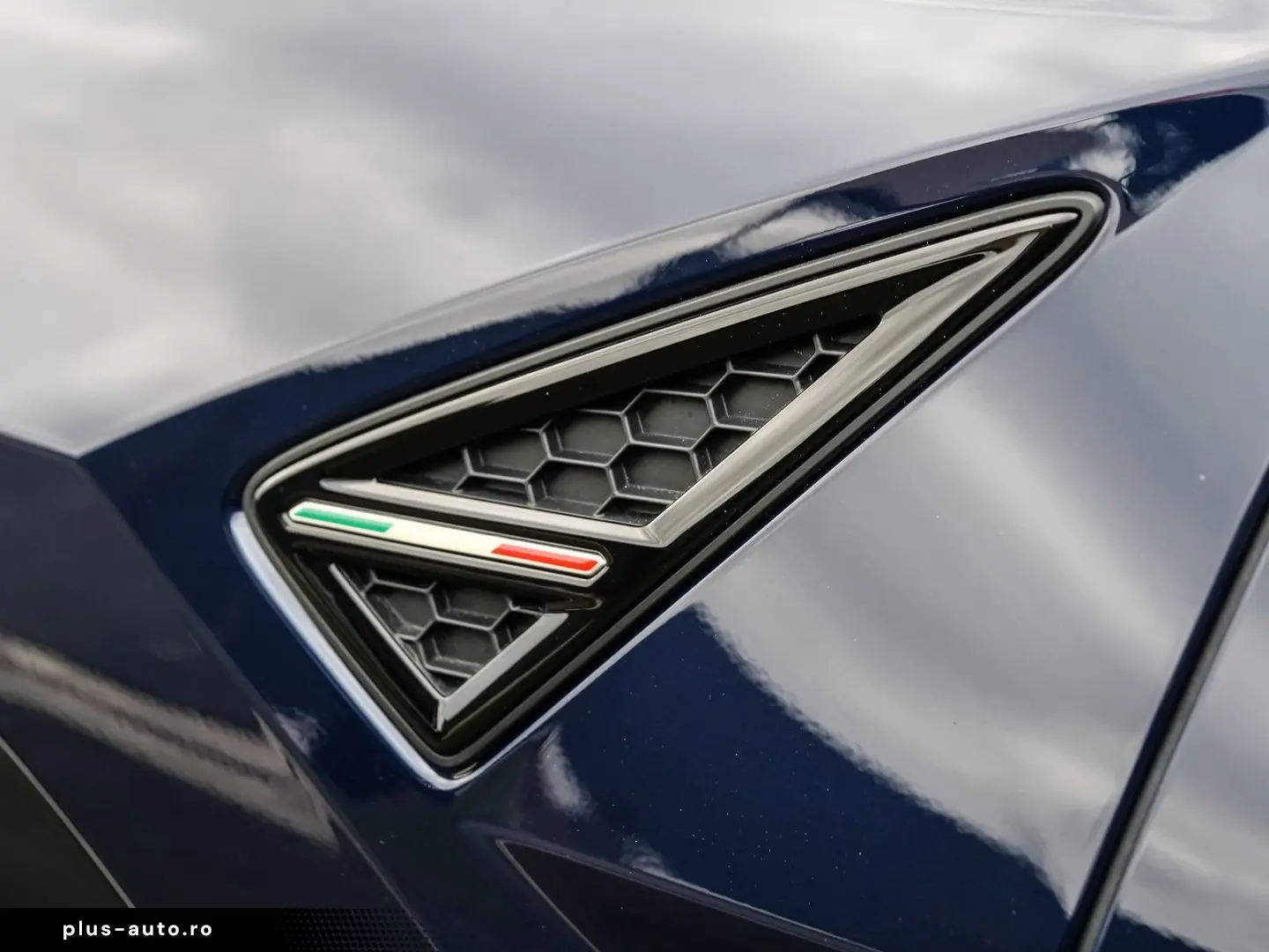 LAMBORGHINI Urus SE Blu Okeanos  Night VIsion