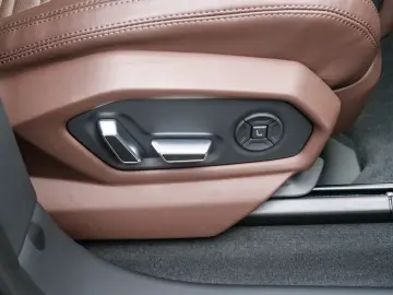 LAMBORGHINI Urus SE Blu Okeanos  Night VIsion