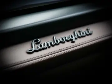 LAMBORGHINI Urus SE Blu Okeanos  Night VIsion