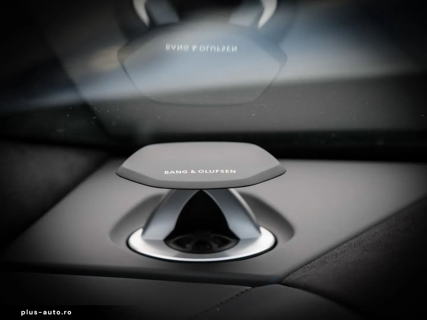 LAMBORGHINI Urus SE Blu Okeanos  Night VIsion