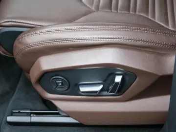 LAMBORGHINI Urus SE Blu Okeanos  Night VIsion