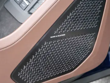 LAMBORGHINI Urus SE Blu Okeanos  Night VIsion