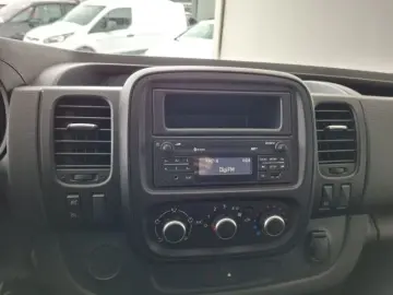 RENAULT TRAFIC 2.0 Blue dCi 120CP L1 Authentique