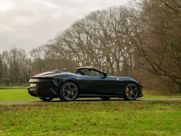 FERRARI Roma Spider 3.9 V8   Verde British   Pass. displ