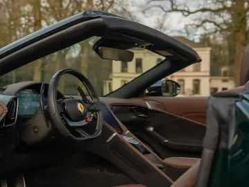 FERRARI Roma Spider 3.9 V8   Verde British   Pass. displ