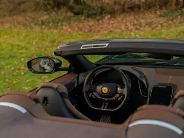 FERRARI Roma Spider 3.9 V8   Verde British   Pass. displ