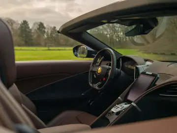 FERRARI Roma Spider 3.9 V8   Verde British   Pass. displ