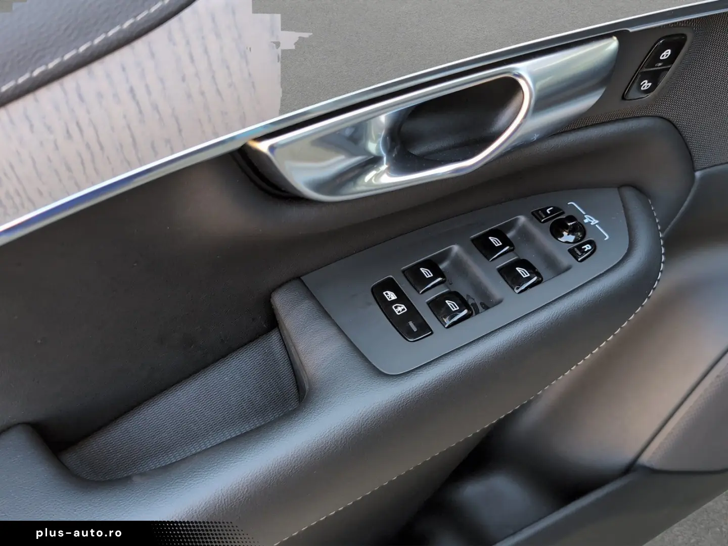 VOLVO XC90 T8 AWD Ultra Dark Standhzg HarmanK Panodach