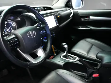 TOYOTA HILUX 2.4D DC AT EXECUTIVE