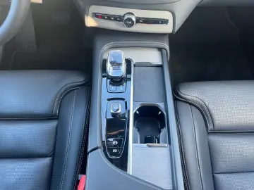 VOLVO XC90 T8 AWD Ultra Dark 7-SITZER SCHIEBEDACH EL.